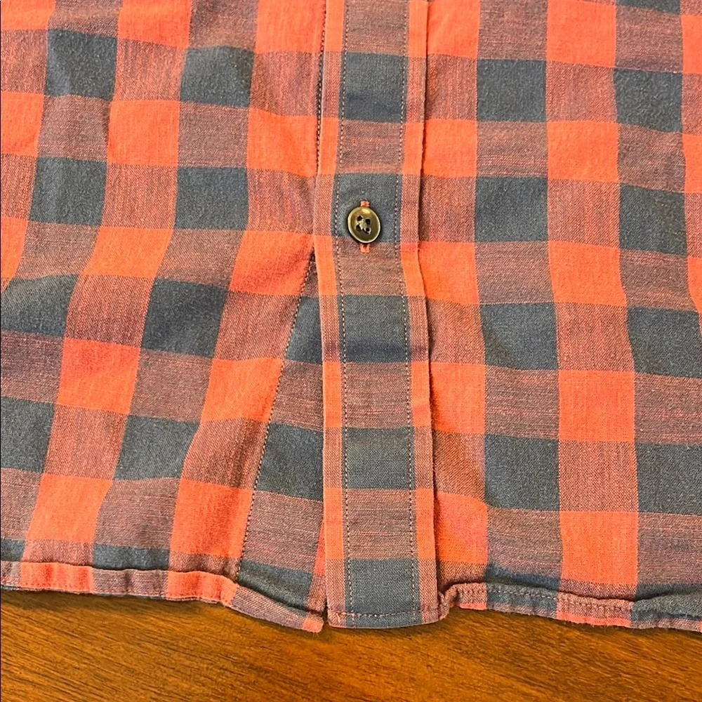 Men's Banana Republic Red and Blue Checkered Shirt